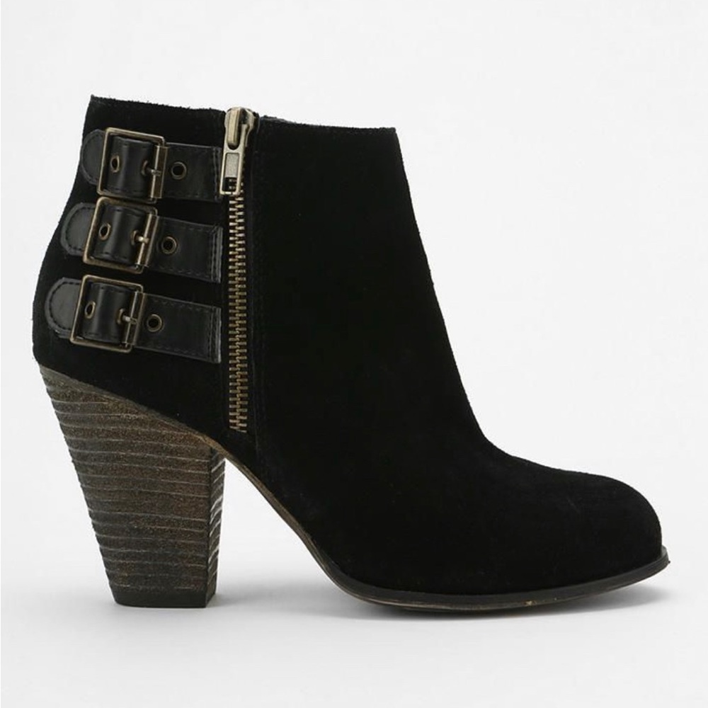Kimchi Blue black buckle booties size 7